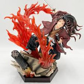 فیگور یوریچی درحال حمله از انیمه شیطان کش