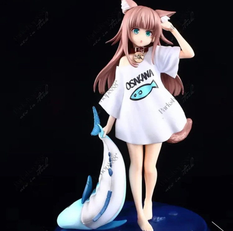 فیگور کیناکو ایستاده همراه ماهی