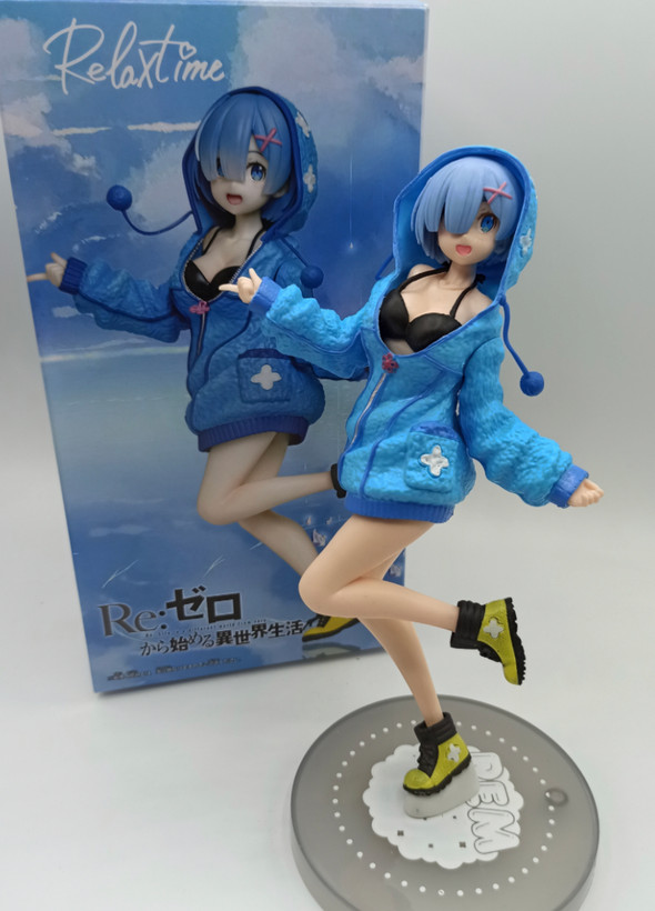 فیگور رم با هودی آبی جعبه دار